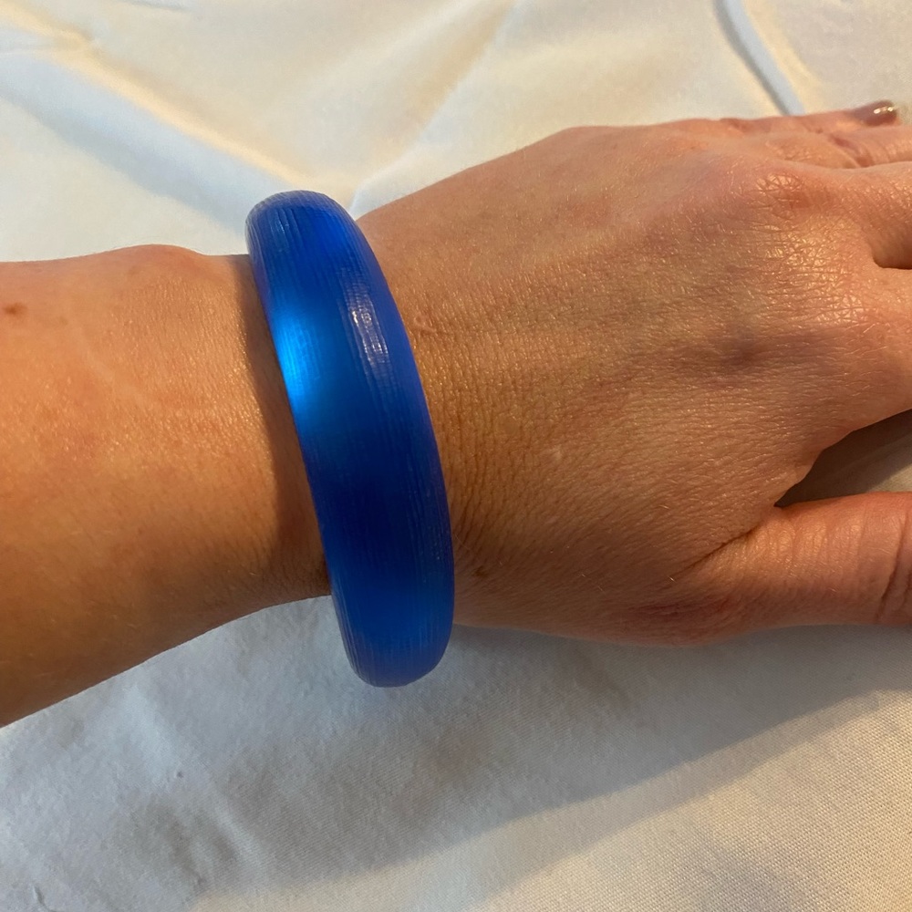 Alexis Bittar lucite tapered bangle, Blue